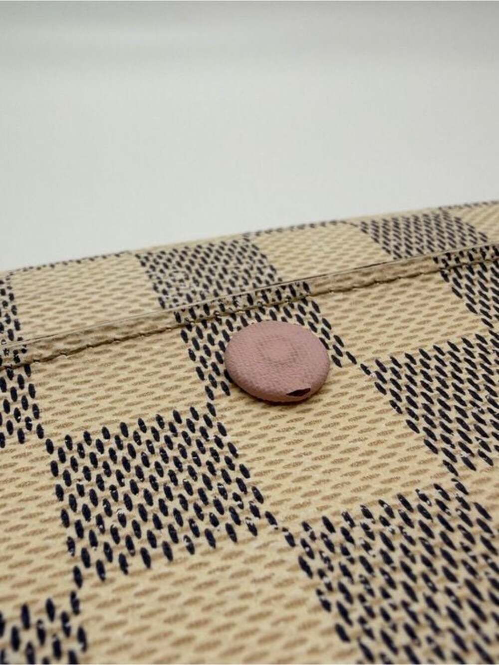 Louis Vuitton Damier Azur Emilie Wallet
Rose Ballerine - Picture 14 of 15